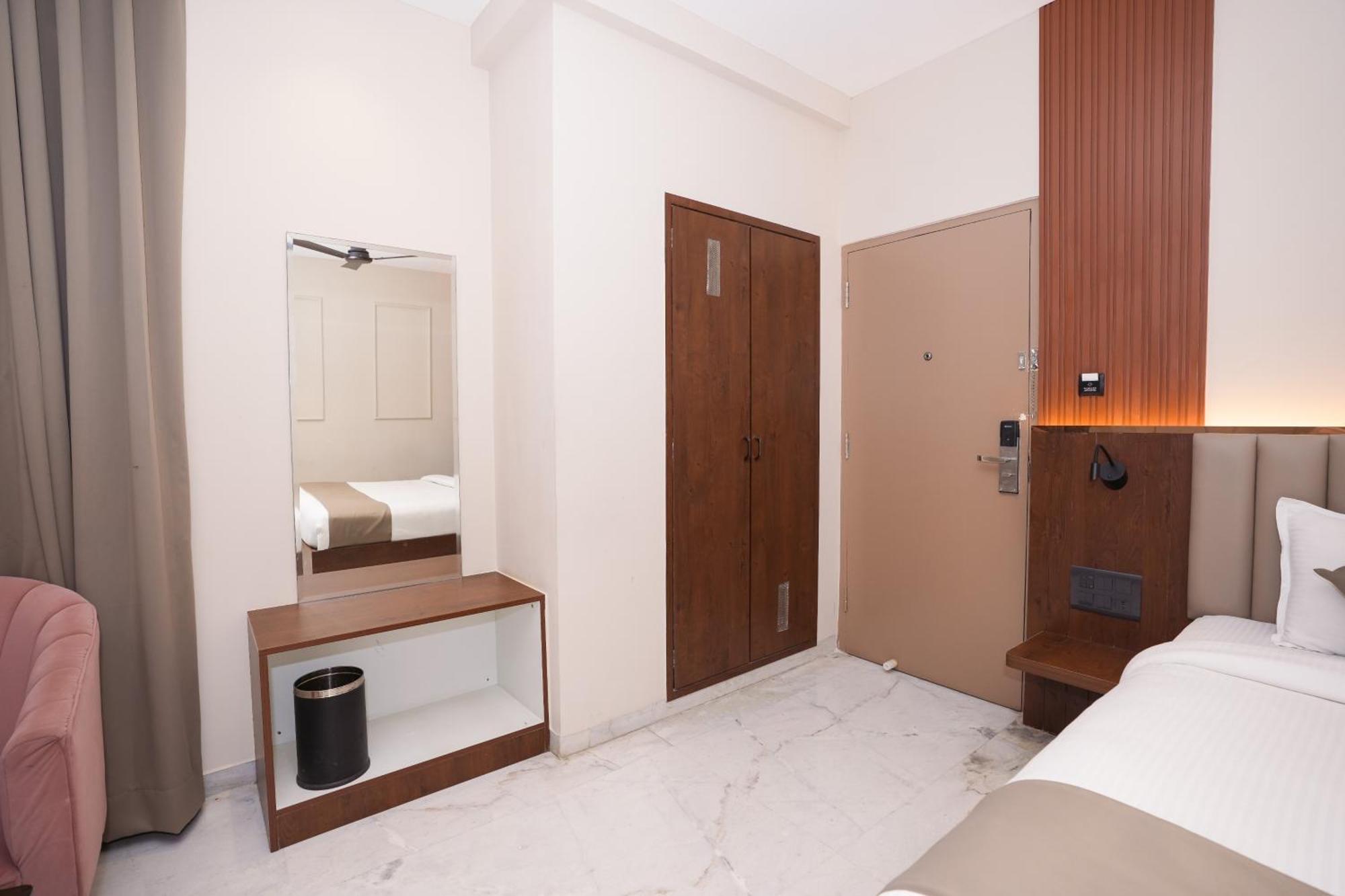 Hotel Vaishnavi Residency Bangalore Exterior foto